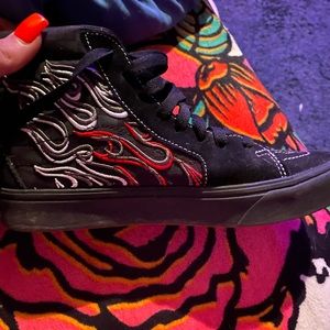 Vans , size 9 women and men 7.5 .